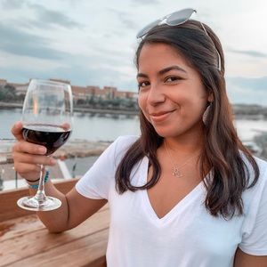 Meet your Posher, Ashley